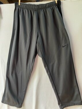 Nike Men's Black/Gray Athletic Joggers